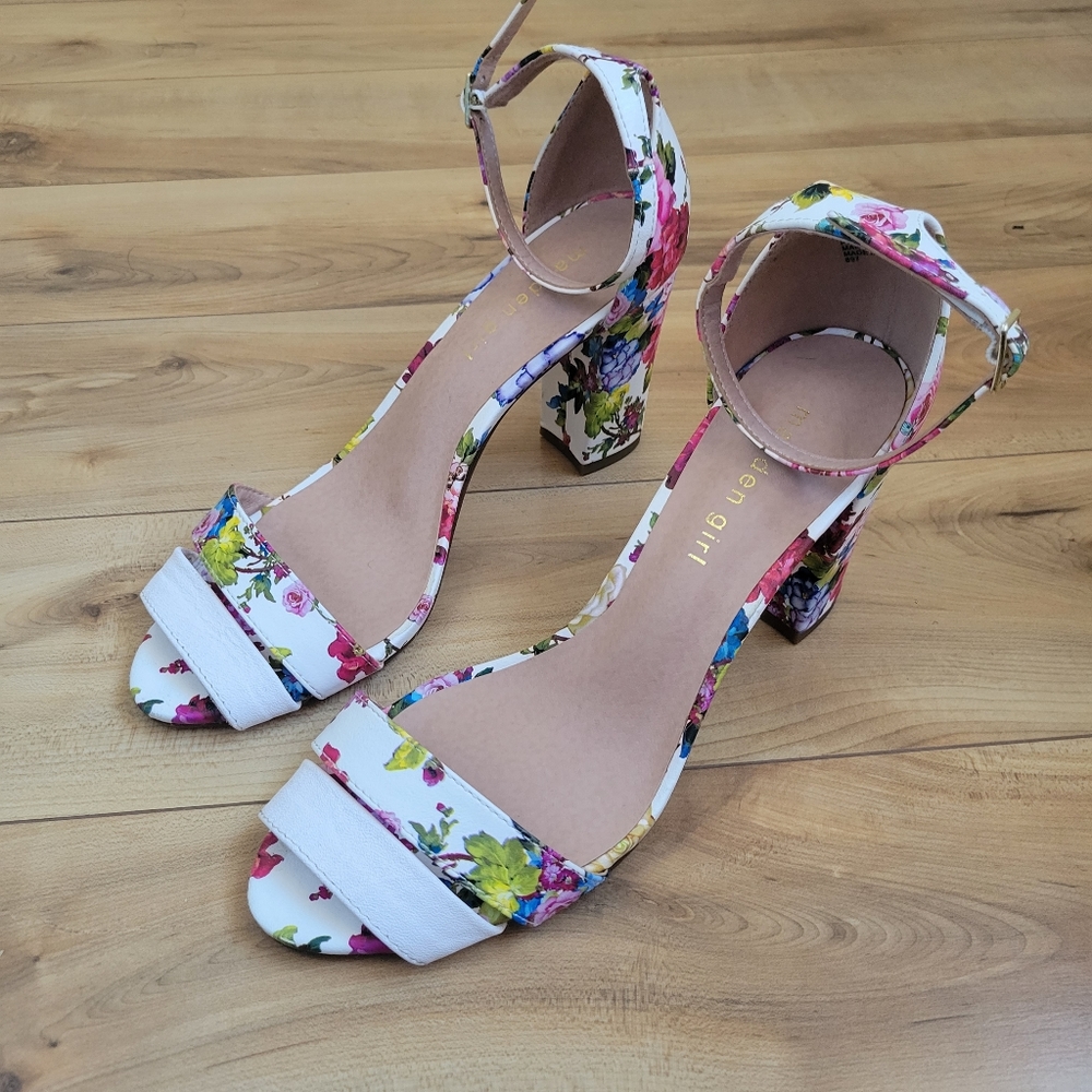 Madden Girl NYC Beela White Floral Print Block Heels Size 9